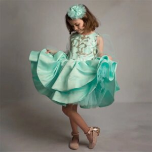 Lovely Golden Applique O Neck Luxury Princess Flower Girl Dress Sleeveless Knee Length Pleat First Communion Dress Customized