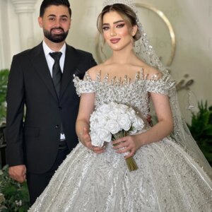 Luxury Crystal Ball Gown Wedding Dress White Dubai Heavy Handmade Off Shoulder Bridal Gowns Plus Size Custom Puffy Wedding Gowns
