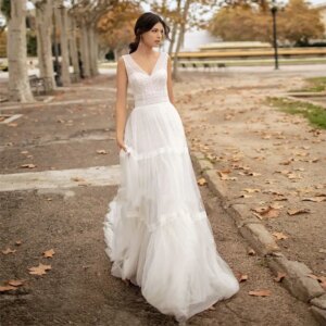 Stylish and elegant new Lace Wedding dress 2024 Custom sexy V-neck sleeveless backless decal A-line tulle beach bridal dress