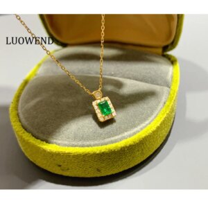LUOWEND 100% 18K Yellow Gold Necklace Elegant Style Real Natural Diamond Natural Emerald Necklace for Women High Party Jewelry