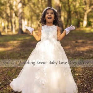 Customized 2025 First Communion Fluffy Wedding Flower Girl Dresses Applique Party Dresses Girl Ball Gown Sheer Neck Lace Up