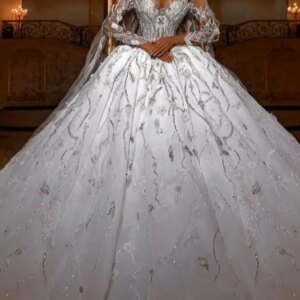 Charming Off-shoulder Wedding Dress 2025 Elegant Long-sleeved Bridal Gown Formal Applique Floor-length Gown Customized