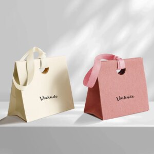 100pcs Bulk Custom Logo Handbag 15.5X14.5X7.5cm Exquisite Green Gift Bag Cosmetics Lipstick Perfume Wedding Party Favours Bags
