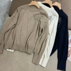 Autumn winter cashmere sweater with flower embroidery on the chest