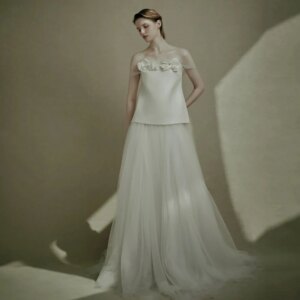 Customized Strapless Satin And Tulle Bridal Gown Sleeveless A Line Sweep Train Wedding Dress Bridal Photoshoot Dress TSWD561