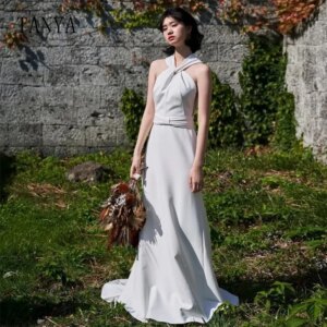 Elegant Halter Neck Wedding Dress For Women Sleeveless Lace Appliques Soft Satin Sheath French Bridal Gown Robe De Mariée