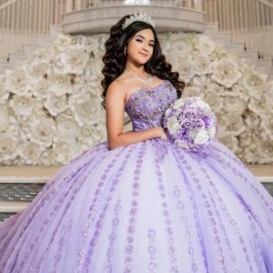 Sparkly Light Lilac Princess Quinceanera Dresses Off Shoulder Ball Gown Sequin Appliques Lace Crystals Beads Tull Sweet 16 Dress
