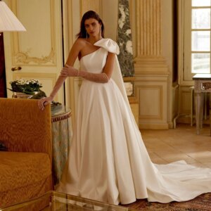 One Shoulder Satin Wedding Dress With Detachable Bows Sleeveless A Line Court Train Elegant Bridal Gown TSWD644