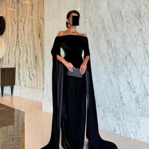 Customized Delicate Black Velour Evening Dress Temperament Ruched Boat Neck Long Sleeves Zipper Back Sweep Train Robe de soirée