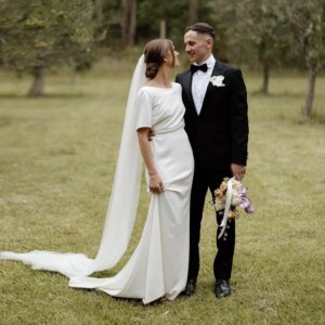 Simple Soft Satin Wedding Dress For Women Short Sleeves A Line Backless Elegant Bridal Gown Classic Bridal Photo Shoot Dress