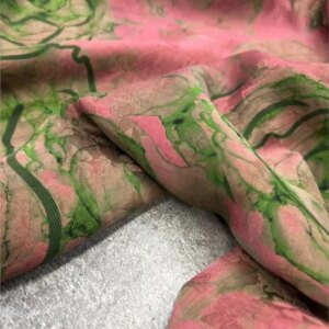 This is a stylish dress and cheongsam made of 23 momme Xiang Yun Sha red transparent flower jacquard silk fabric