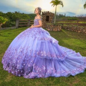 Lavender Shiny Quinceanera Dresses Ball Gown Off Shoulder Sequin Appliques Lace Beading Crystal Tull Sweet 16 Dress Vestidos De