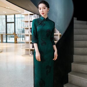 Chinese style green ladies stand collar cheongsam dinner party will be elegant dress