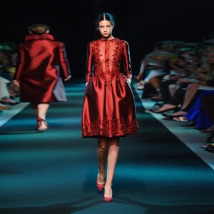 L523 Customized Wine Red Satin Half Sleeves beaded Knee Length  فساتين السهرة vestidos de fiesta  فساتين سهره evening dresses