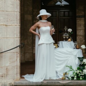Elagant Strapless Bridal Gown Sleeveless Satin And Chiffon A Line Robe De Mariée Simple Sweep Train Bridal Photoshoot Dress