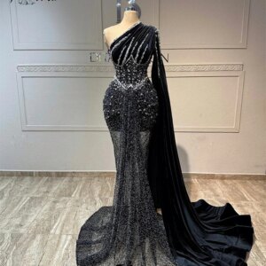 Elegant Black Beaded Pearl Evening Dress Mermaid Long Cape Sleeve Dubai Velvet vestidos de ocasión formales Prom Robe Customzied