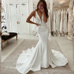 Glamorous backless mermaid Wedding dress Court Train Lace Applique Deep V-neck sleeveless applique bridal dresses Customized