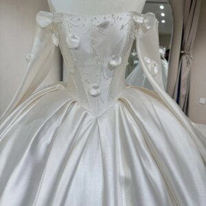 Customized Luxury Flower Long Ball Gown Cathedral Train Satin Bridal Gown Wedding Dress Dw0079