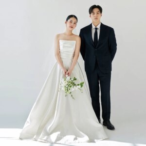 Customized Satin Strapless Wedding Dress For Women Sleeveless Lace Up Back Elegant A Line Sweep Train Bridal Gown TSWD587