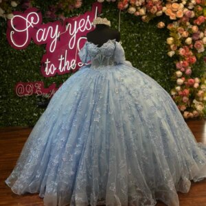 Sky Blue Shiny Quinceanera Dresses Ball Gown Off The Shoulder Applique Bow Beaded Crystal Tull Corset Sweet 16 Dress Vestidos De