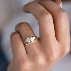 Custom Moissanite Gold Rings 18k 1.5 Carat Center 6*9mm Brilliant Pear Cut Moissanite Jewelry For Women
