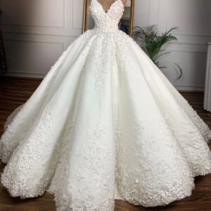 Ball Gown Wedding Dresses O Neck Long Sleeves Wedding Dress European Lace Sleeveless White White Wedding Dress With Deep V-neck