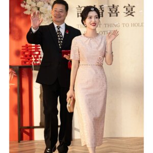 Pink Mother Of The Bride Dresses Modest Round Neck Tea-Length Women Sheath Dresses For Wedding Party