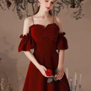 Burgundy Velvet Bridesmaid Dresses Off Shoulder Spaghetti Straps Beading A-Line Long Party Formal Engagement Bridal Prom Gowns