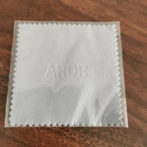 1000 Pieces Customised Logo 8x8cm Grey Color Silver Polishing Cloth Stamped With Engraved Logo Individually Packaged