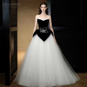 Sweetheart A Line Black And White Wedding Dress Flowers Shape Charming Romantic Bridal Gowns Chic DW980