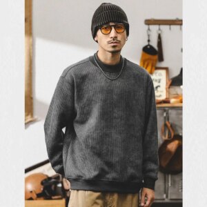 Wholesale Autumn American Knit Skin Texture Loose Pullover Warm Men’s Crew Neck Sweater Sweatshirt