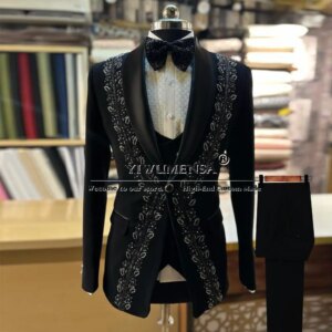Luxury Groom Wear Wedding Suits Sparkly Crystals Beaded Lapel Jacket Vest Pants 3 Pieces Suits Men Tailored Made Business Dress