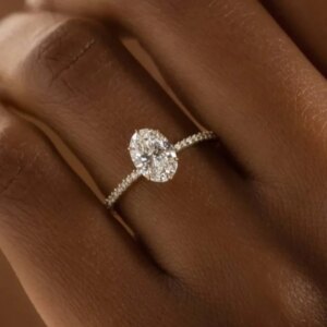 Custom Moissanite Gold Rings 18k 1.5 Carat Center 6*8mm Oval Cut Moissanite Jewelry For Women