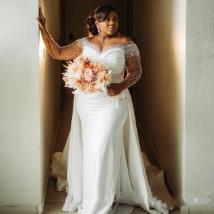 Luxury Beaded Mermaid Wedding Dresses Scoop Neck Long Sleeve Satin Bride Gown Plus Size Wedding Gowns with Detachable Train