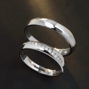 Custom Designer PT950 Platinum Ring Set with Lab-Grown Diamonds – Diagonal Rhombus Accent Couples Engagement & Wedding Rings