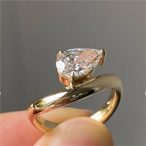 1.5CT Pear Cut 14K Yellow Gold Lab Grown Diamond Ring CVD HPHT E Color VVS2 Clarity Lab diamond With IGI certificate