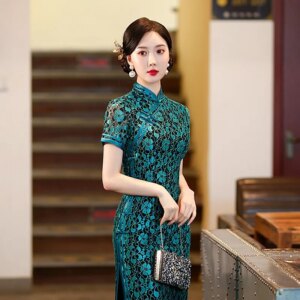Women’s green cheongsam lace hollow-out craft short-sleeved stand-up collar evening dress