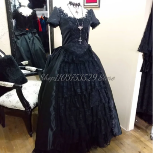 Vintage Victorian Black Prom Dresses Gothic Short Sleeve Lace Up Plus Size Lace Applique Pleated Tiered Backless Bowknot Custom