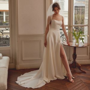 Elegant Spaghetti Straps Soft Satin Wedding Dress High Side Split A Line Bridal Gown Square Collar Simple Bridal Dress G4976