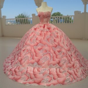 Sleeveless Strapless Quinceanera Dresses Beaded Lace Pincess Ball Gown Sweet 15 Dress Customized vestidos de 15 años quinceañera