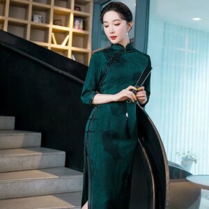 Chinese style green ladies stand collar cheongsam dinner party will be elegant dress