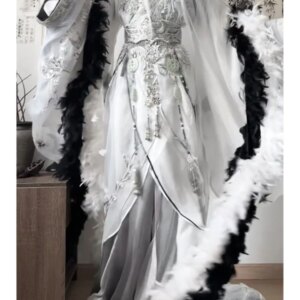 A heavy-duty embroidered robe Hanfu for Style Grand Ceremony fashion show