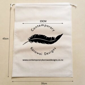500 pcs Customised Logo 35cm x 45cm Big Size Drawstring White Non-Woven Bags Printed With Black Feather Logo