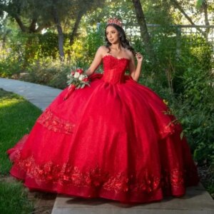 Sparkly Red Shiny Quinceanera Dresses Pretty Applique Lace Beaded Tull Ball Gown Tiered Sweet 16 Dress Vestidos De 15 Anos