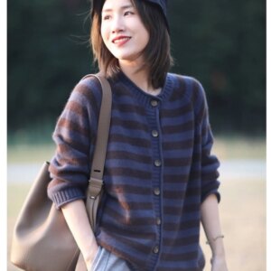 Autumn and Winter New Cashmere Sweater Striped Knitted Sweater Women’s Round Neck Long Sleeved Sweater Jacket Cardigan Loose Top
