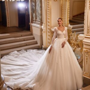 Elegant Sweetheart Wedding Dress 2025 Romantic Long Sleeve Bridal Gown Graceful Tulle A-line Strapless Floor-length Gown Customi