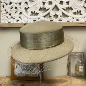 Elegant short mesh gauze shade woolen hat women’s dome fashion vintage flat top