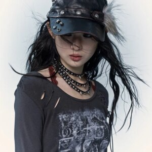 A niche heavy industry versatile street rivet aged and polished leather cap flat top baseball cap