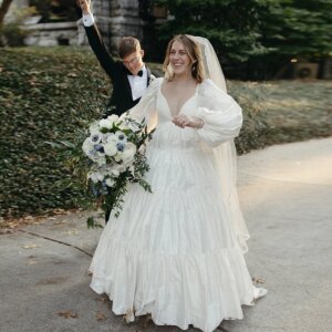 Customized Vintage Taffeta V Neckline Wedding Dress For Women Puffy Long Sleeves A Line Floor Length Elegant Bridal Gown TSWD487