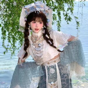 Travel Shot March Three Minority Costumes Sweet The Zhuang Nationality Blue White Embroider Show Costume Lijiang Yunnan